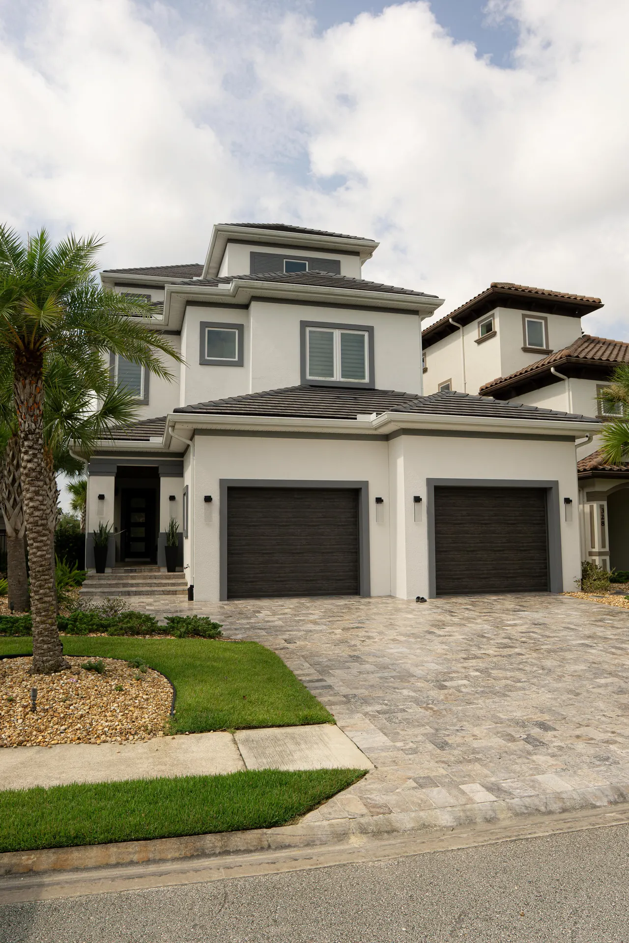 Modern coastal luxury home built by Forister Bush